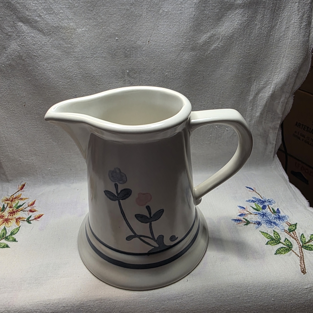 Vintage Pfaltzgraff Stoneware Creamer in the Discontinued "Windsong" Pattern. 